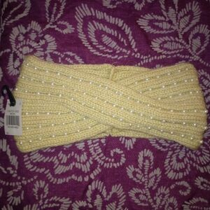 Elegant Cream Knitted Headband with Pearls